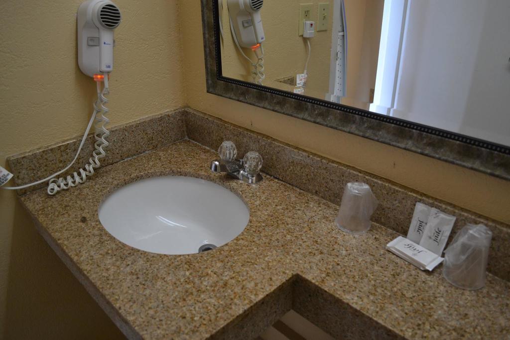 Americas Best Value Inn Smithfield Ngoại thất bức ảnh